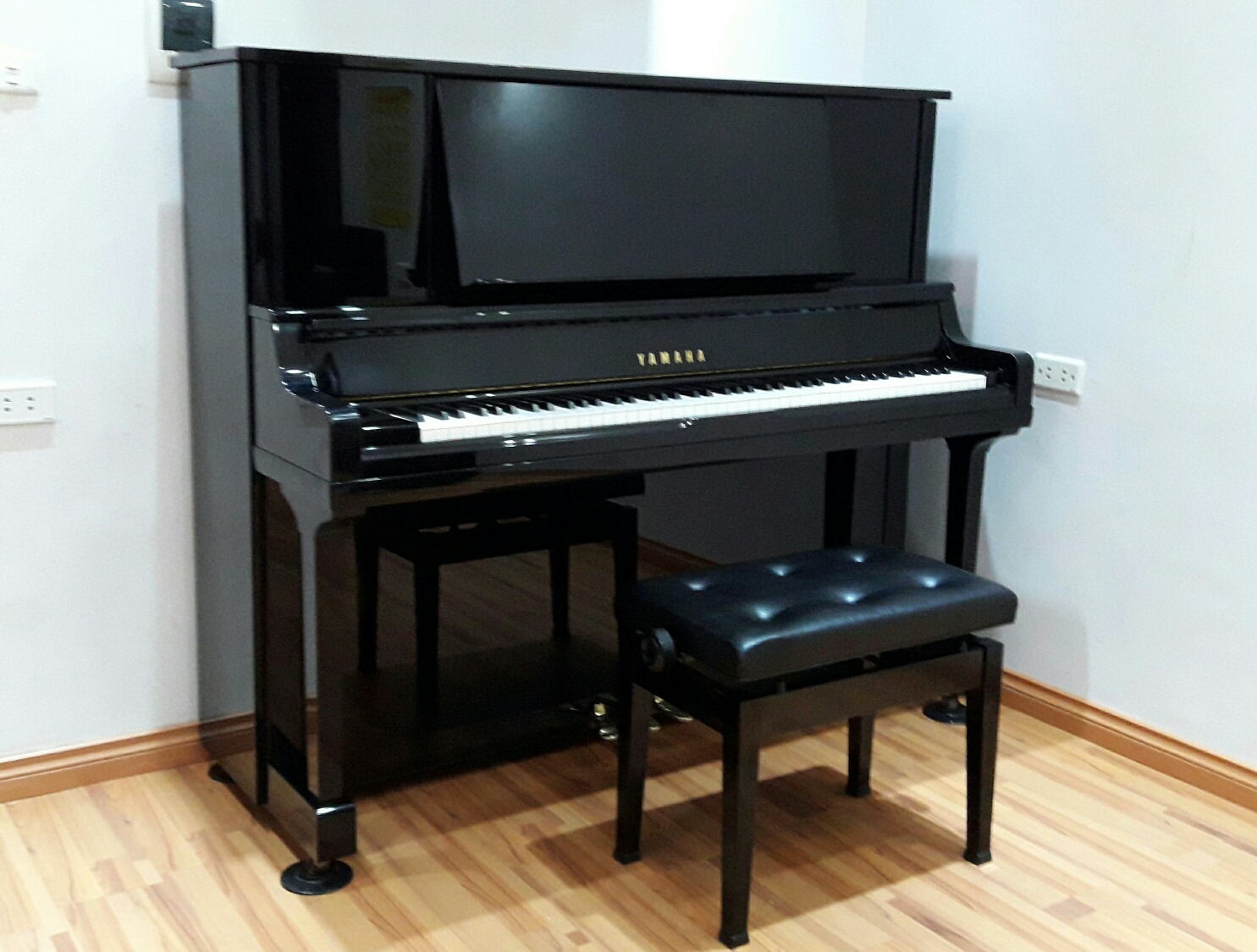 Đàn piano Yamaha UX30A