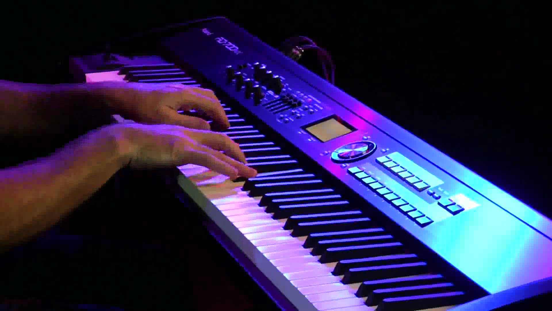 Đàn piano điện Roland RD-700NX 