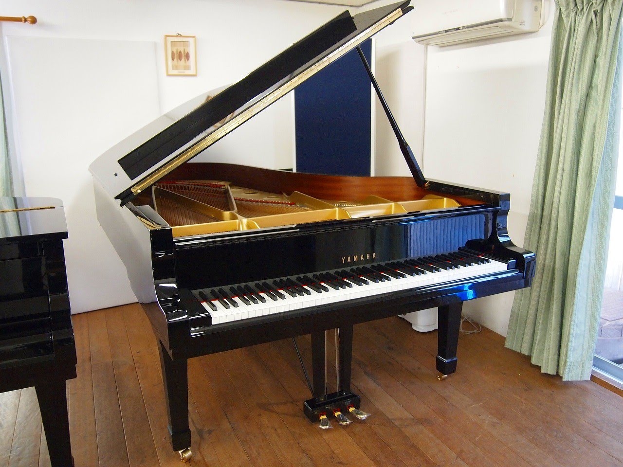 Đàn piano Yamaha C7A