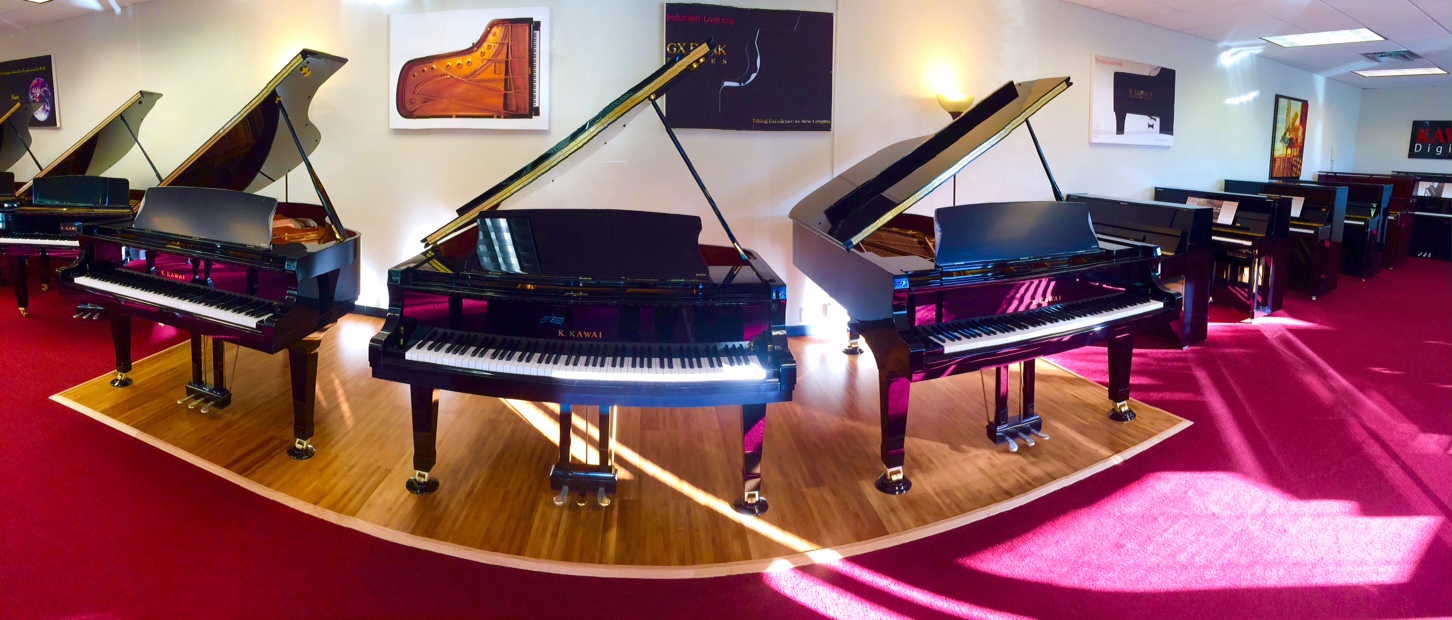 Một showroom trưng bày các cây grand piano Kawai, Nhật Bản